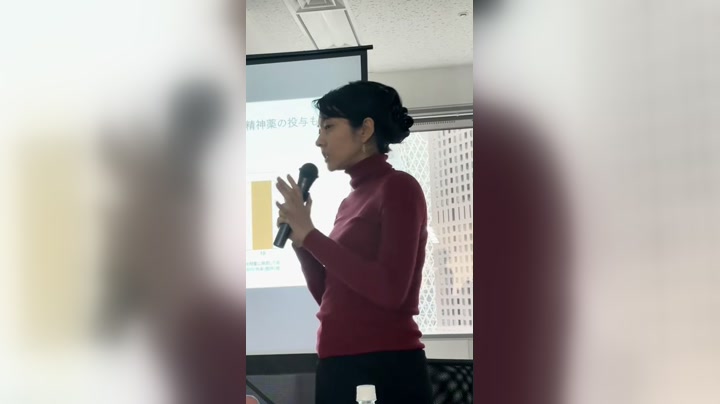 第184回例会「発達障害の静かな危機」の講演中の様子
